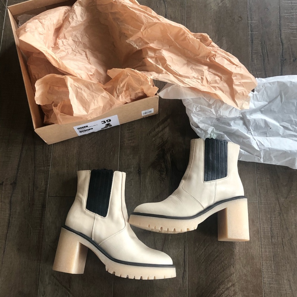 Free People NIB James Chelsea Boots in Bone